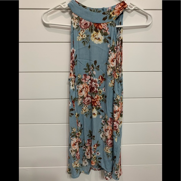 Tops - NWOT Floral Halter Top
